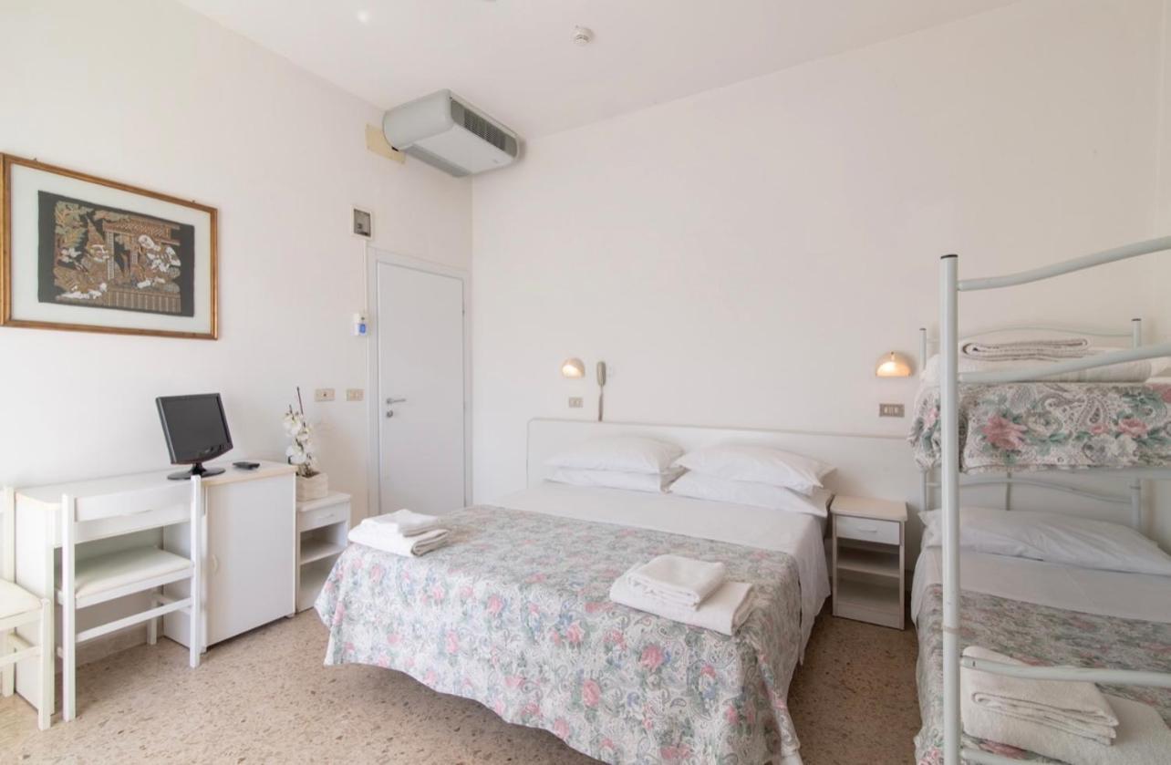 Hotel Miro Cattolica Luaran gambar