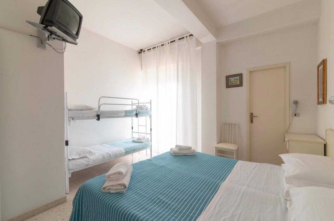 Hotel Miro Cattolica Luaran gambar
