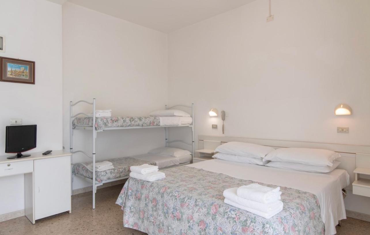 Hotel Miro Cattolica Luaran gambar