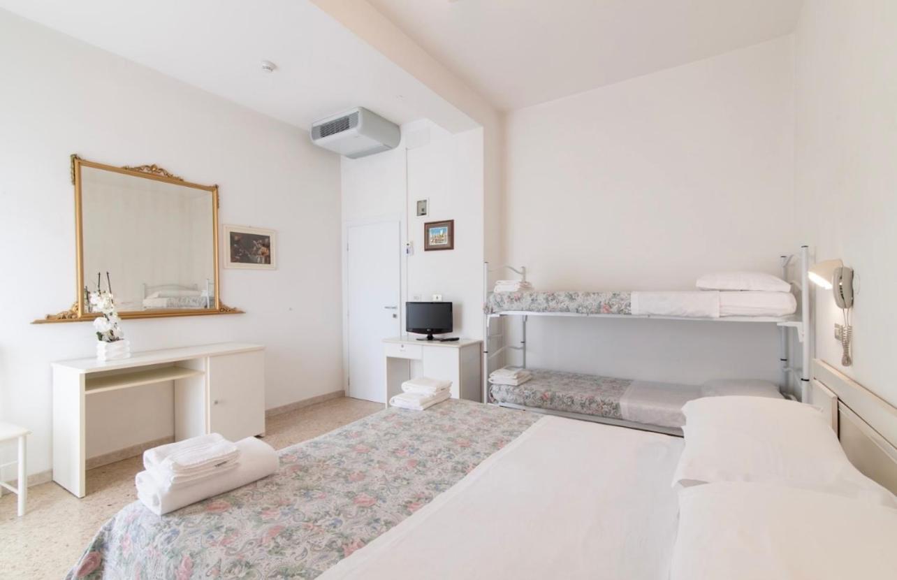 Hotel Miro Cattolica Luaran gambar