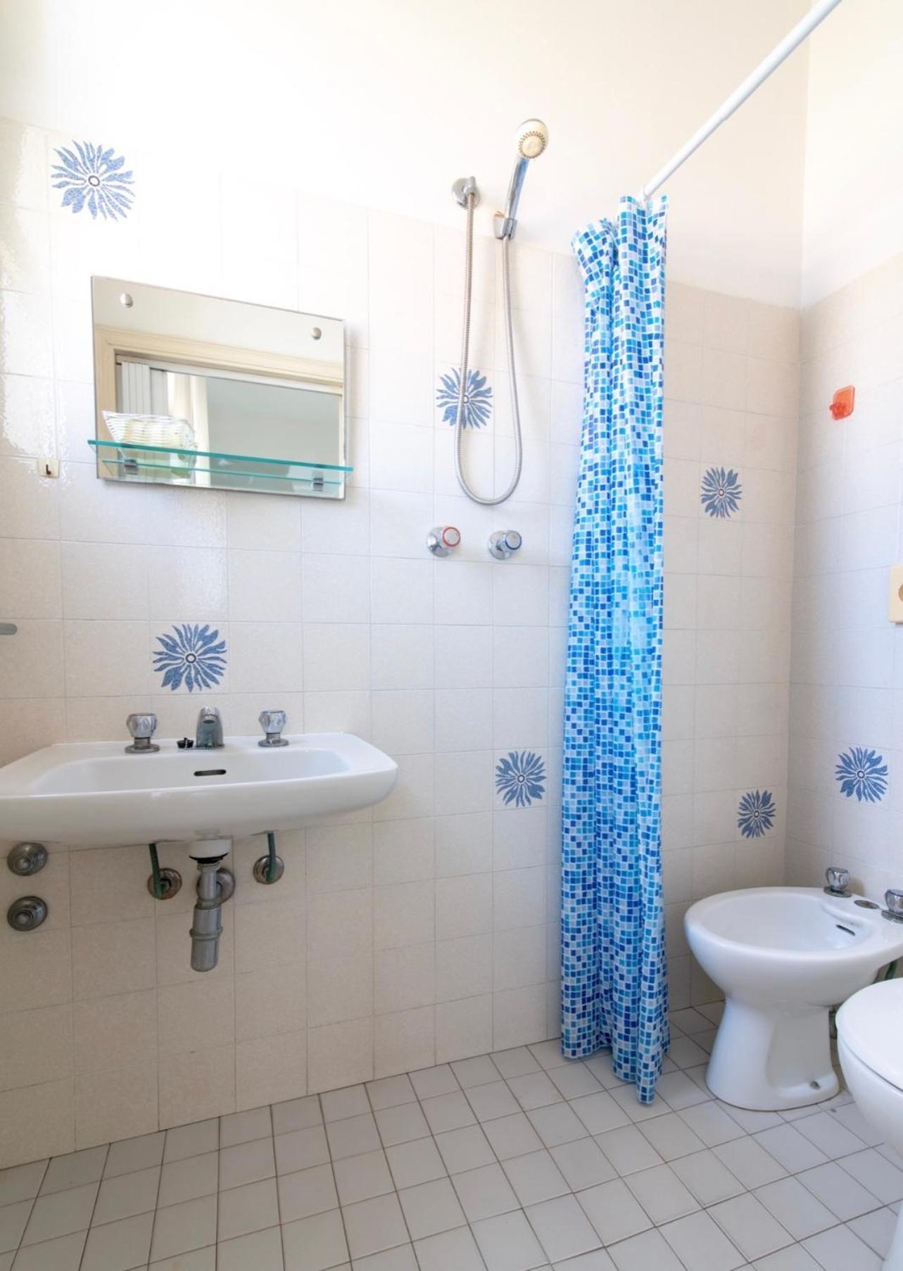 Hotel Miro Cattolica Luaran gambar