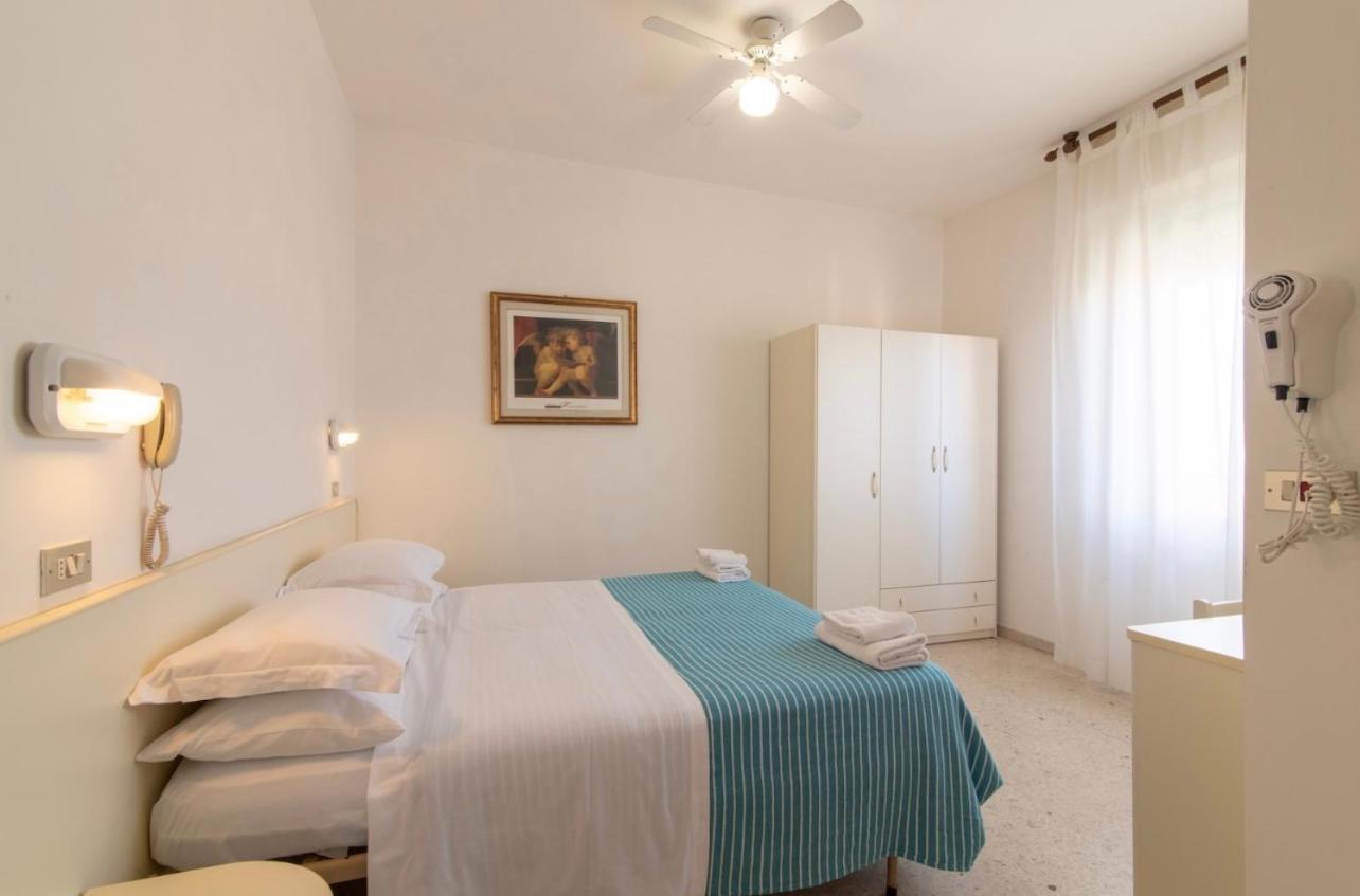 Hotel Miro Cattolica Luaran gambar