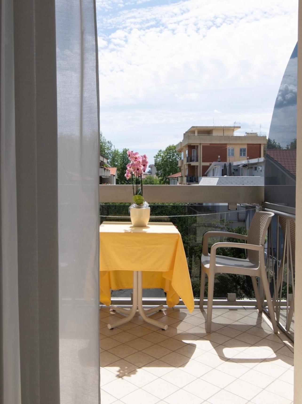 Hotel Miro Cattolica Luaran gambar