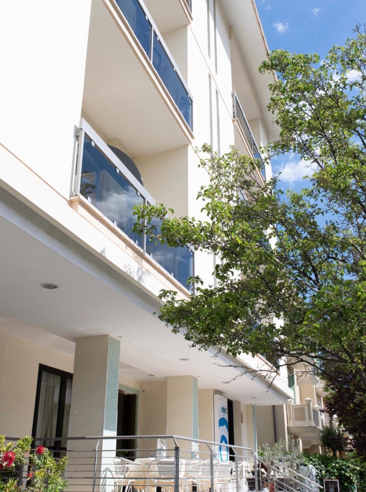 Hotel Miro Cattolica Luaran gambar